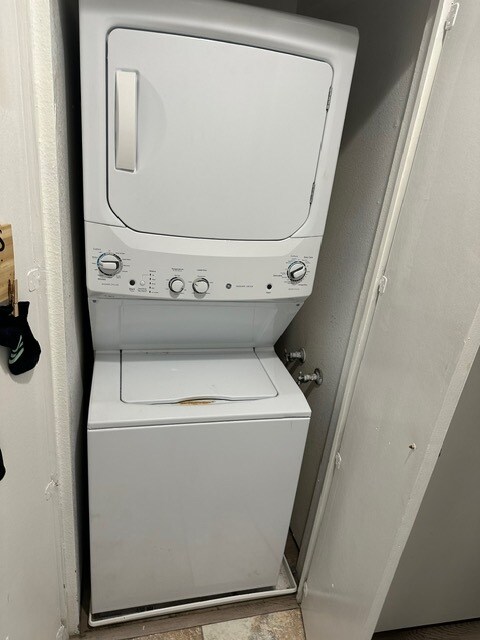 Building Photo - 3844 Groton St