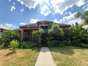 Building Photo - 30 S Woodland Dr