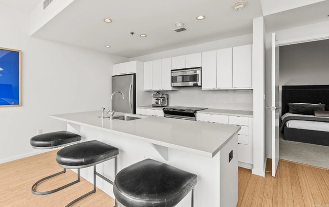 Building Photo - River Market Tower - Unit 1407