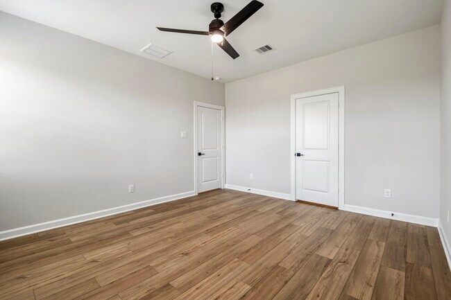 Building Photo - 15683 Honey Cv Dr