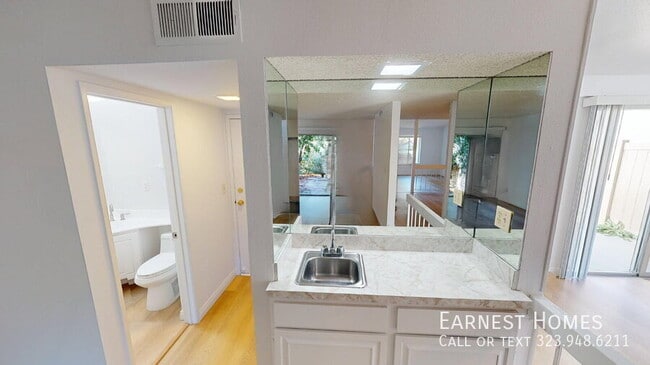 Building Photo - 10464 Larwin Ave