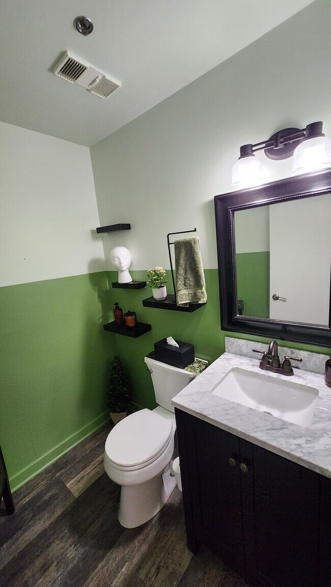 Building Photo - Fully furnished