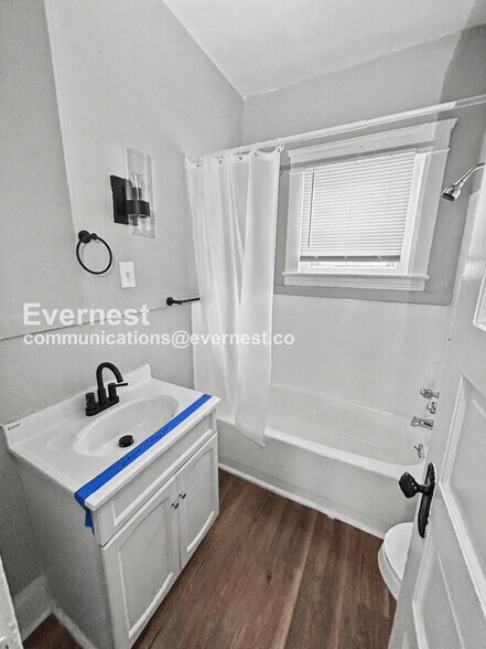 Building Photo - 2932 E 118th St