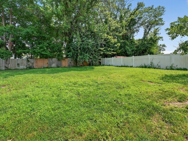 Building Photo - 206 Ava Ave