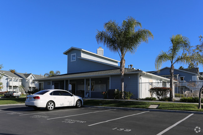 Poinsettia Station Apartments