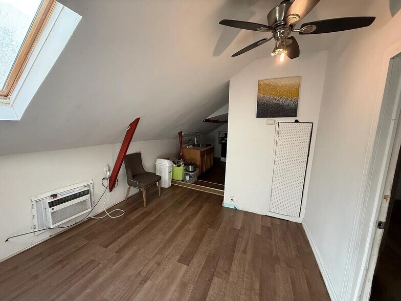 Building Photo - 1228 N Cleaver St