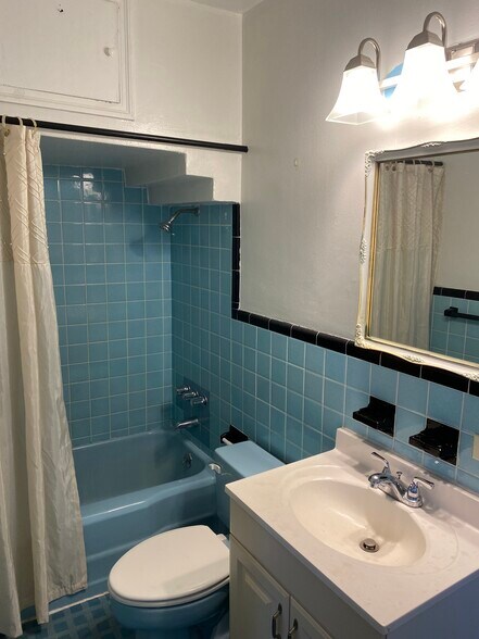 Building Photo - 1588 NE 110th St