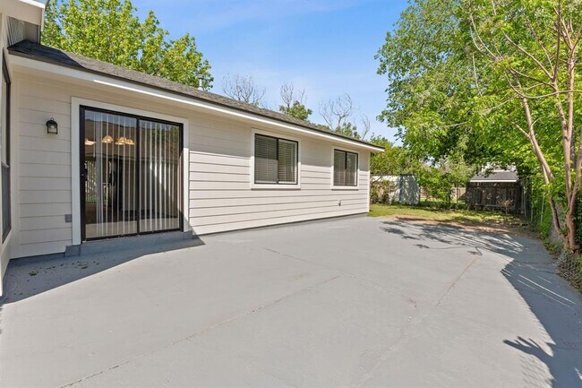 Building Photo - 11500 Ruffed Grouse Dr