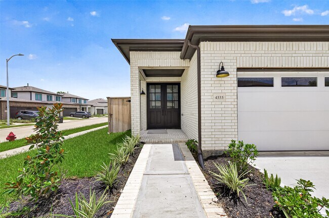 Building Photo - 4333 Avron Dr