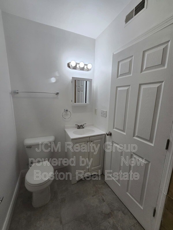 Building Photo - 138 Chestnut St