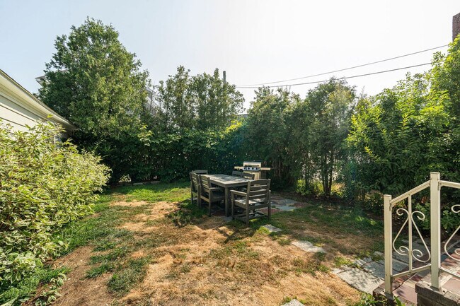 Building Photo - 2 Dover Ave