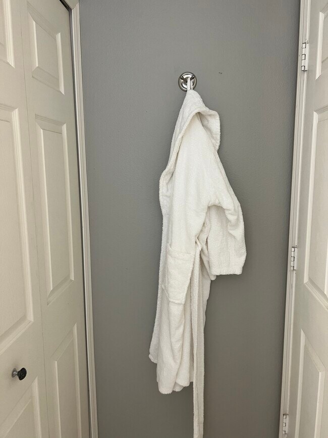 Robe - 14008 Chicora Crossing Blvd