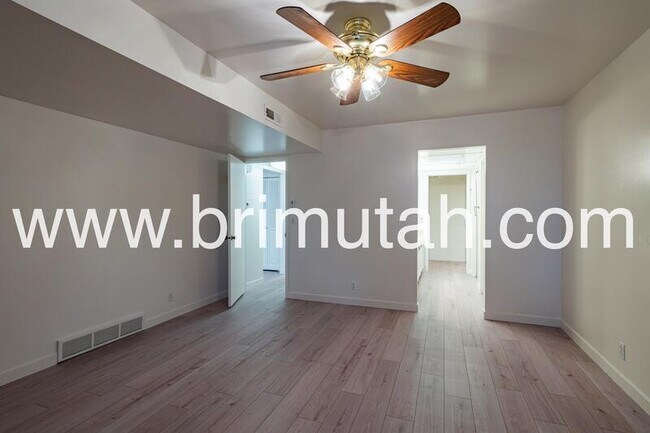 Building Photo - 5761 S Waterbury Cir
