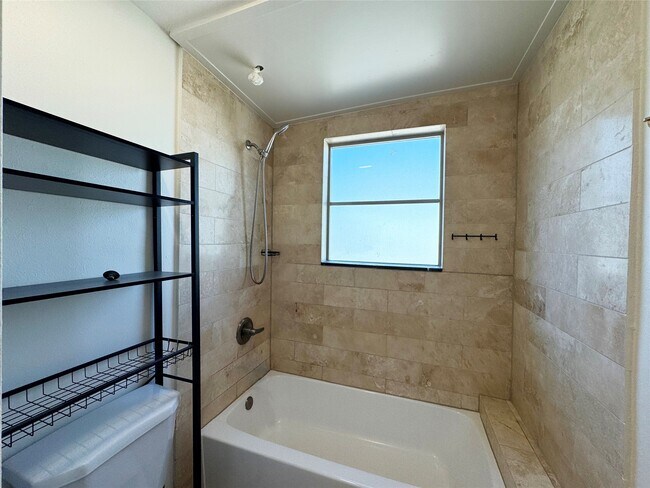 Building Photo - 1509 Holman St