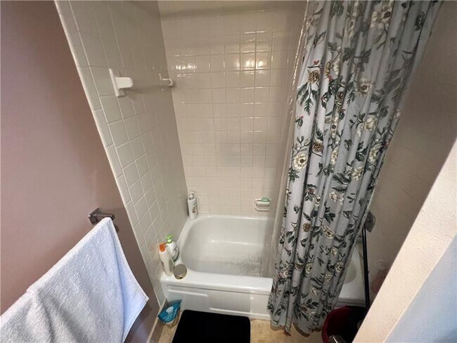 Building Photo - 2339 SW 15th St