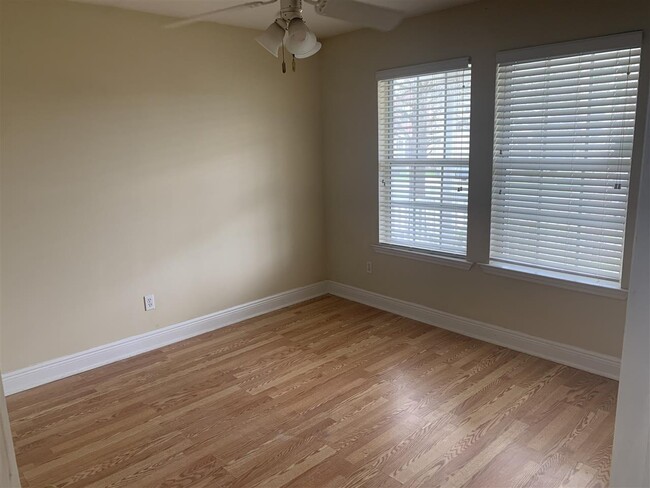 Building Photo - 1445 Crescent Hills Dr