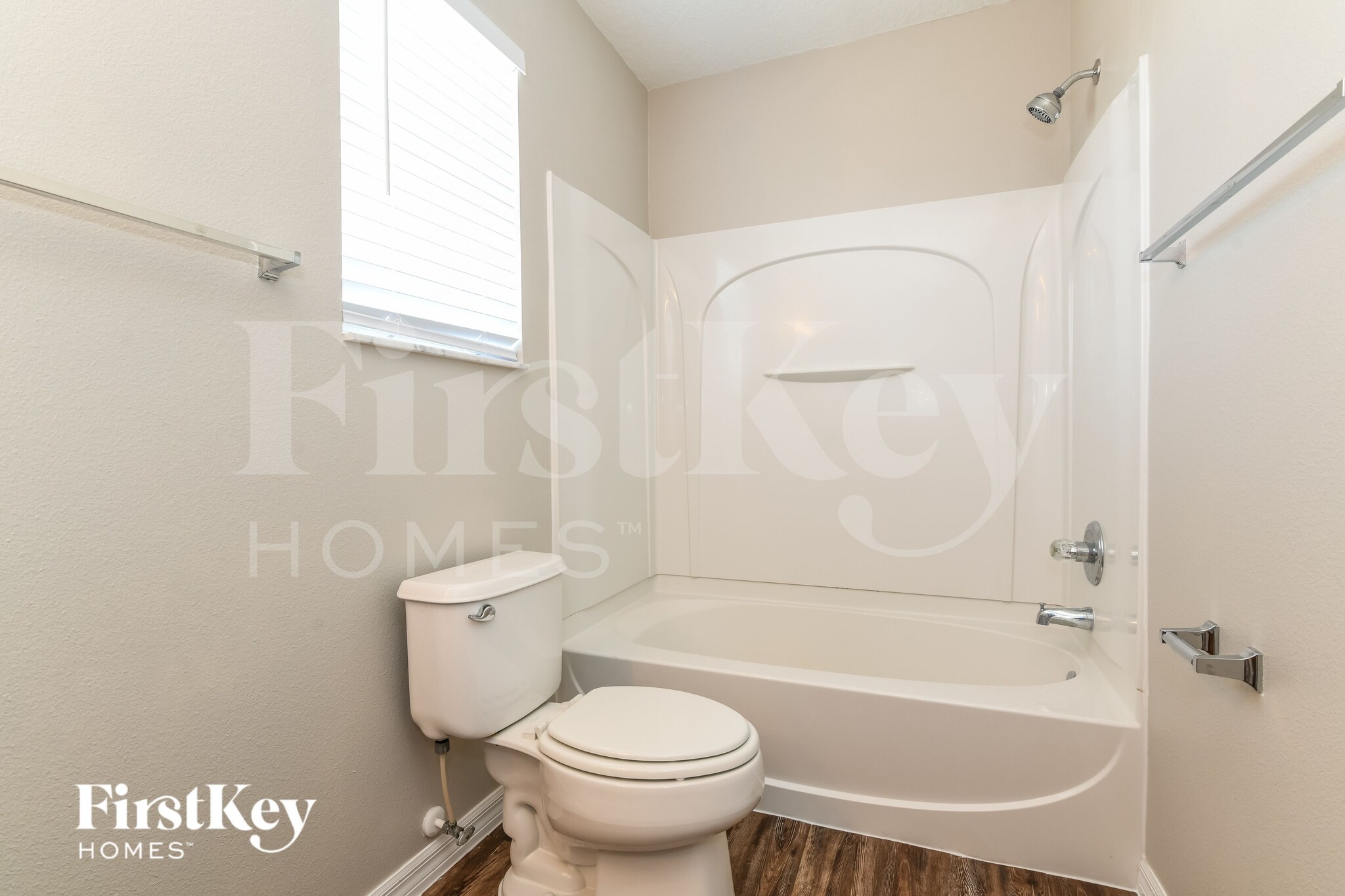 Building Photo - 300 Aster Dr