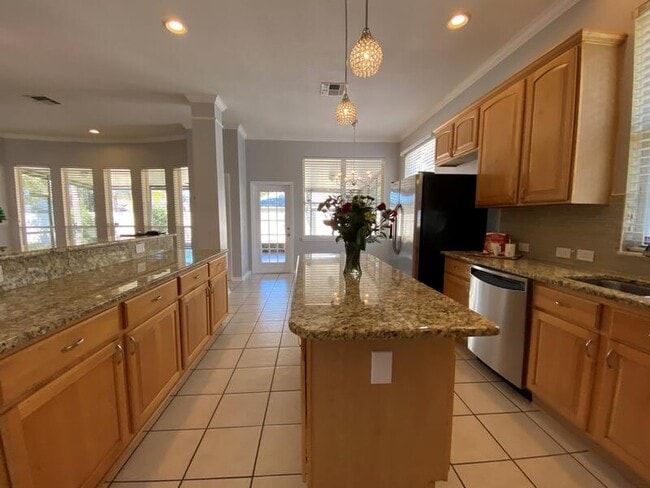 Building Photo - 10885 Piping Rock Cir