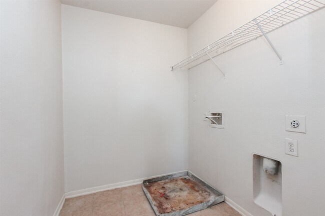 Building Photo - 6103 Menor Crest Dr