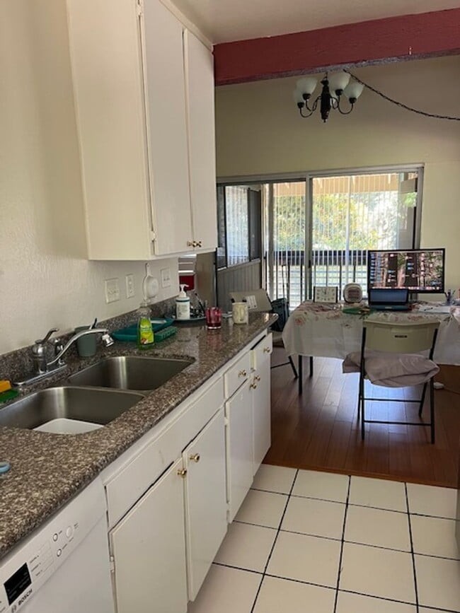 Building Photo - Beautifully remodeled 1 bedroom & 1 bath unit near Six Flags in Vallejo