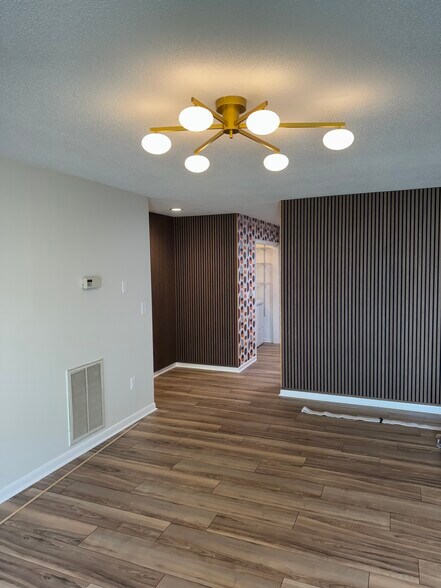 Building Photo - 24 Scottsdale Dr