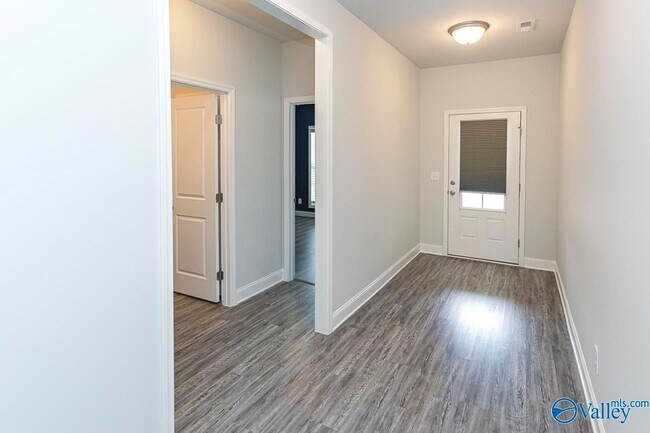 Building Photo - 125 River Springs Ct
