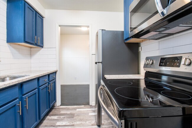 Building Photo - 802 N Minnesota St