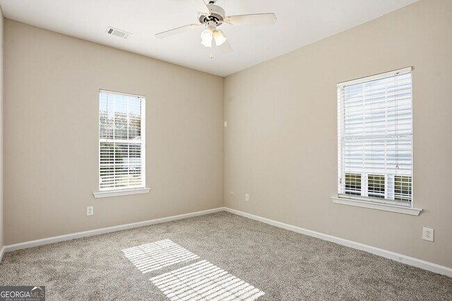 Building Photo - 405 Chadwick Cmns