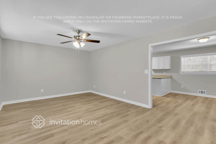 Building Photo - 2875 Laurel Ln