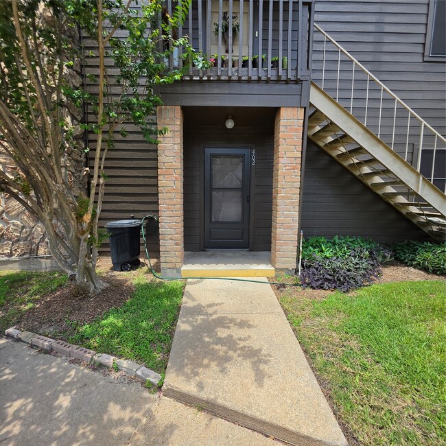 Building Photo - 12755 Mill Ridge Dr