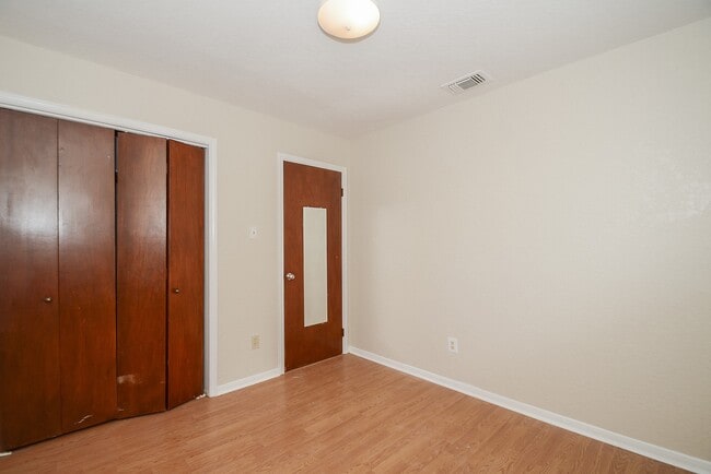 Building Photo - 1722 Foxlake Dr