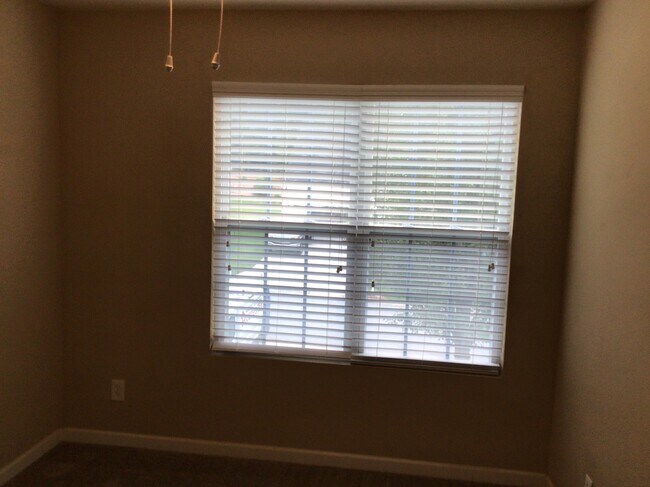 Building Photo - 555 Rockbridge Dr