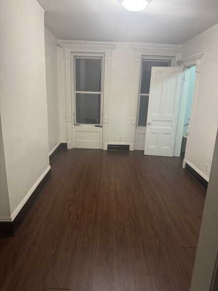 Building Photo - 902 Jefferson Ave