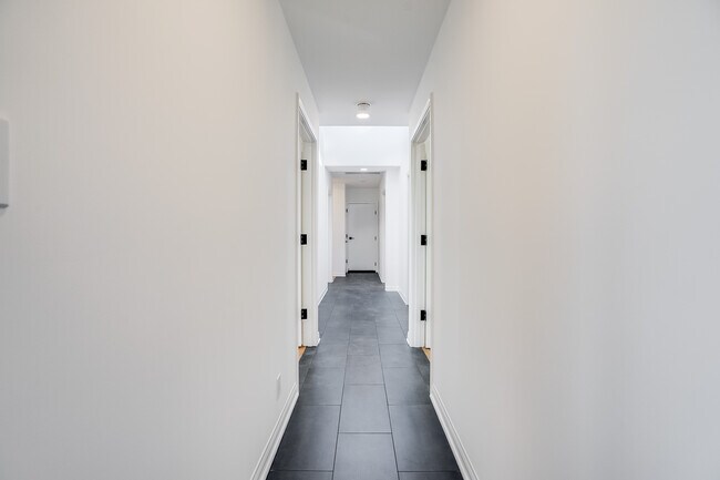 Building Photo - 15851 Mulholland Pl