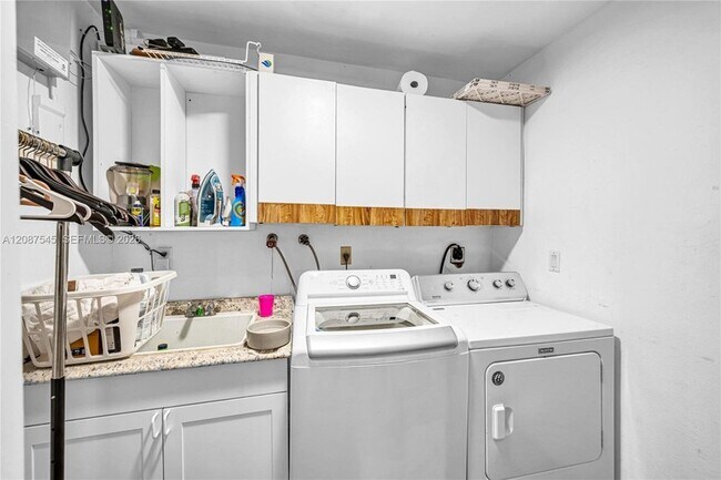 Building Photo - 11523 SW 98th Ct