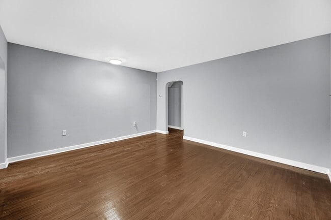 Building Photo - 314 S Jasper St