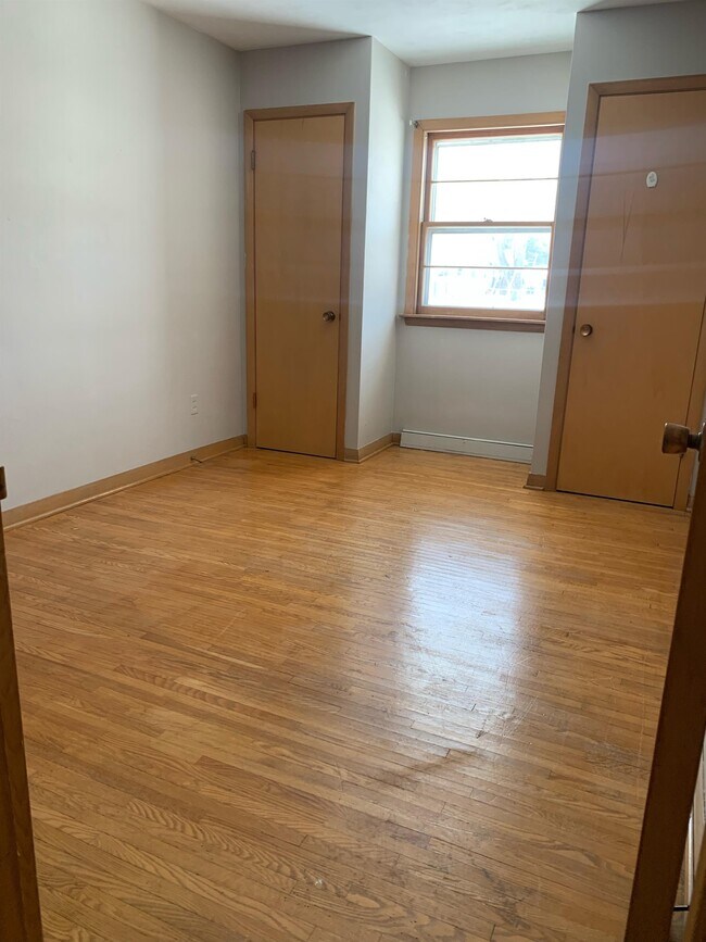 Building Photo - 111 Ann St