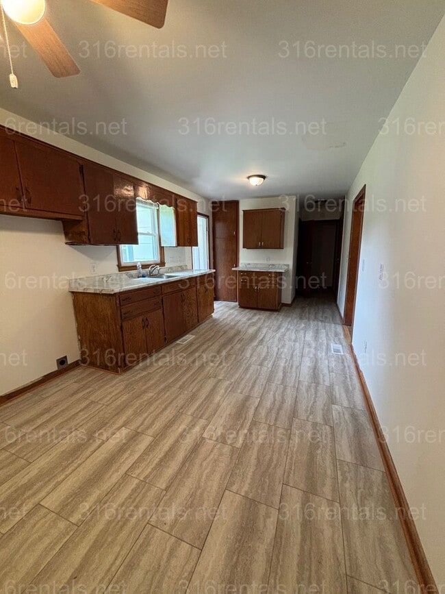 Building Photo - Three bed one bath house available now!