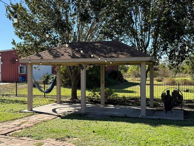 Building Photo - 5828 Avenue P