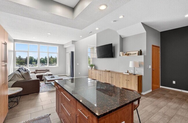 Building Photo - 640 S 50th St