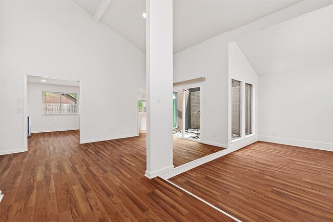 Building Photo - 15903 Hickory Knoll Dr