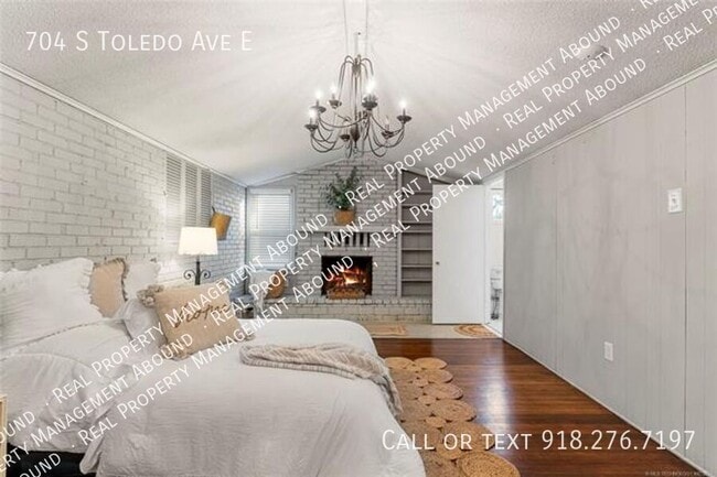 Building Photo - 704 S Toledo Ave