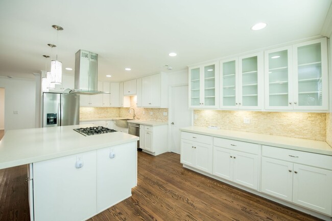 Building Photo - Newly Remodeled Single Family Home