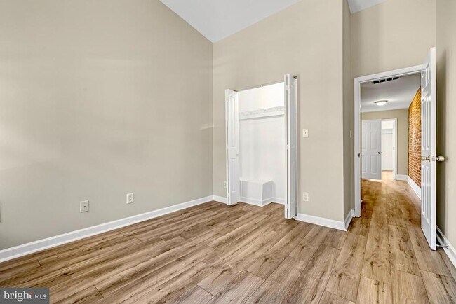 Building Photo - 2131 Jefferson St