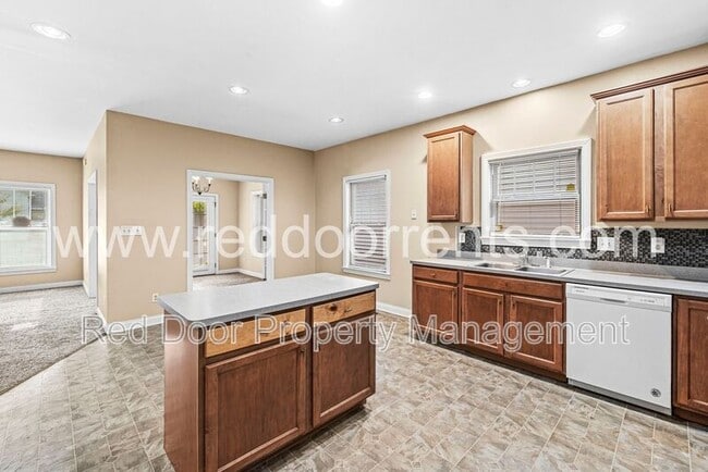 Building Photo - 714 N Tremont St