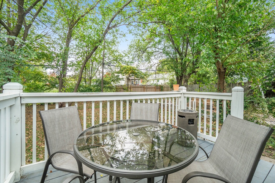 Comfortable outdoor space - 4512 Tracy Avenue
