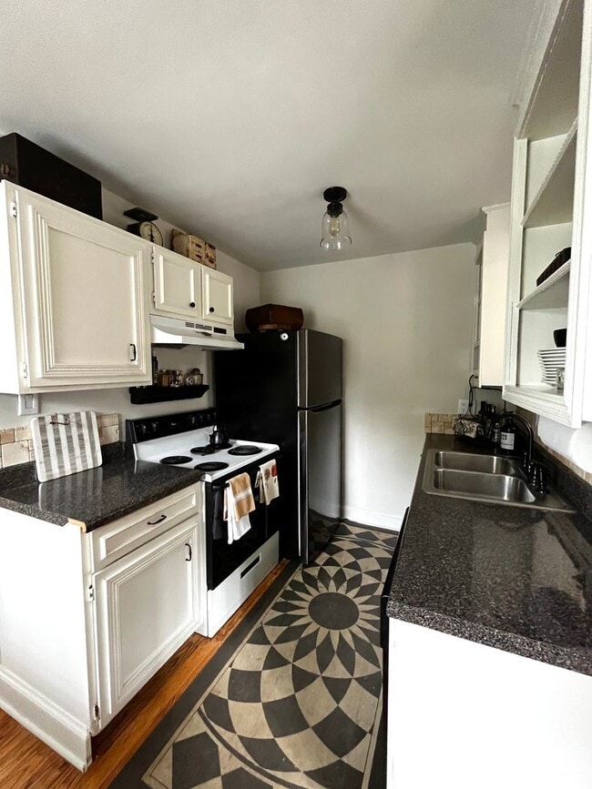 Building Photo - Sylvan Park Fully Furnished Home and Guest House-Shorter Term Leases Available!