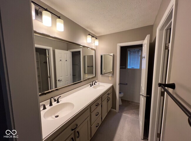 Building Photo - 1727 Creekside Ln W