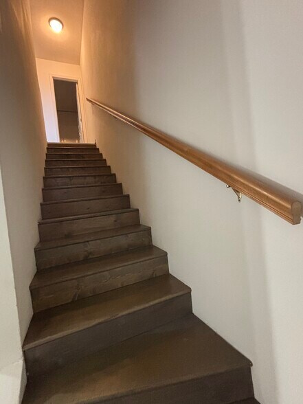 Stairway - 11425 Alanridge Ln