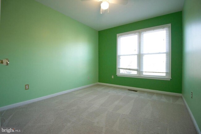 Building Photo - 5339 Buxton Ct